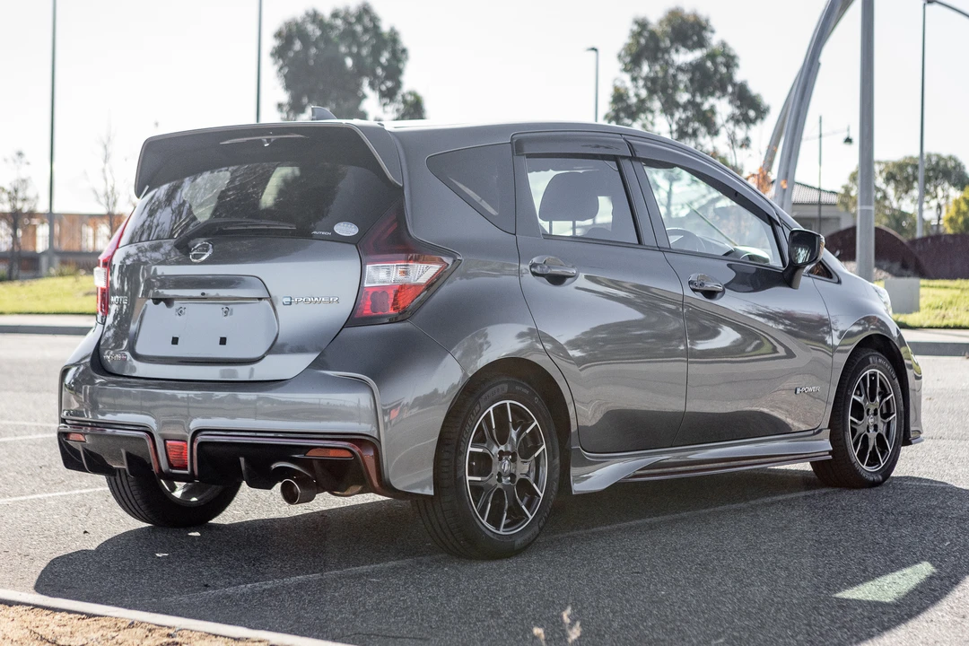 2017 Nissan Versa - Image 8 of 31
