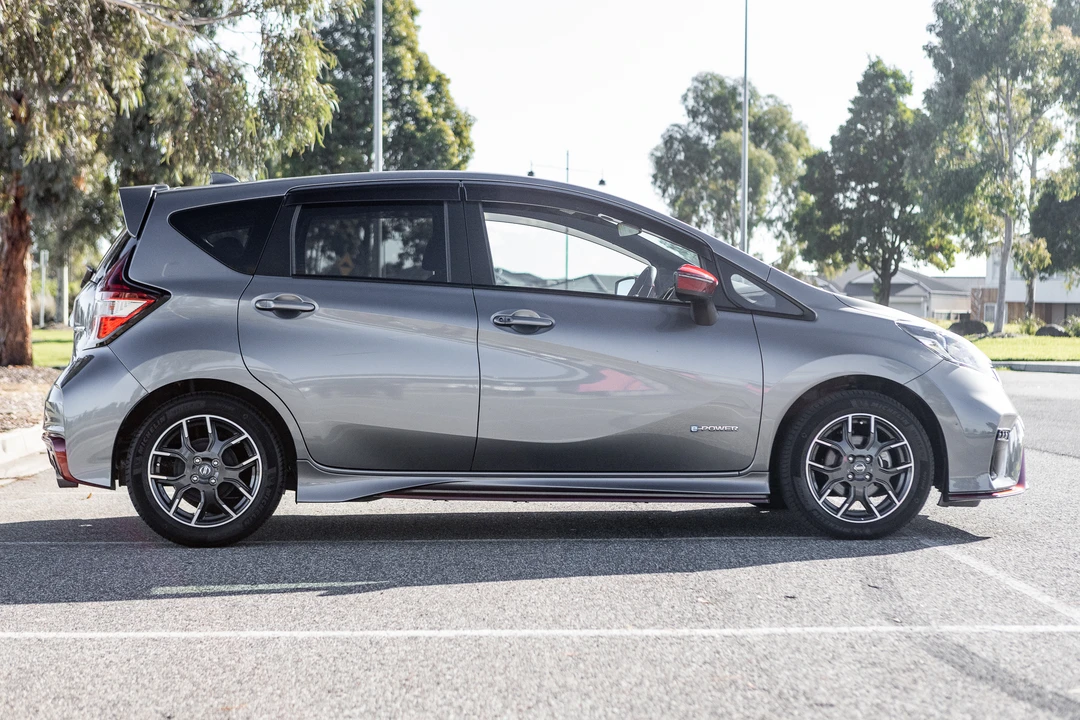 2017 Nissan Versa - Image 9 of 31