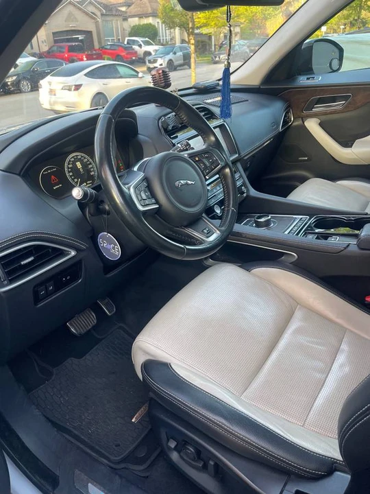 2017 Jaguar F-Pace - Image 6 of 11