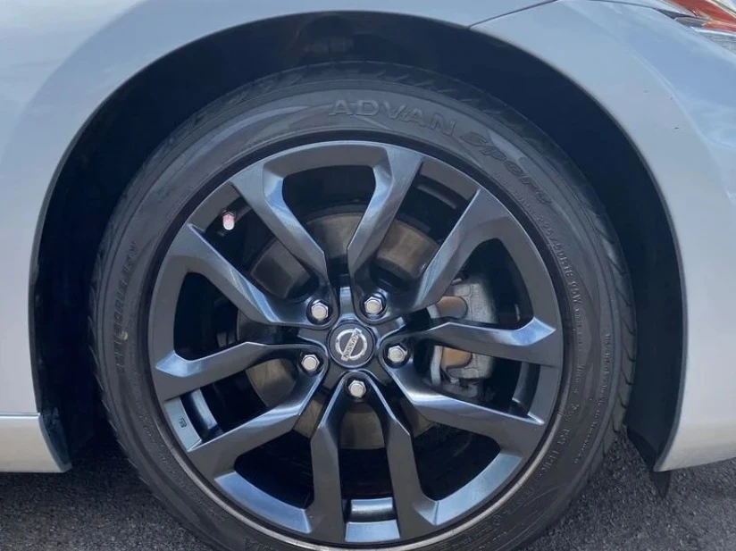 2017 Nissan Z - Image 10 of 11