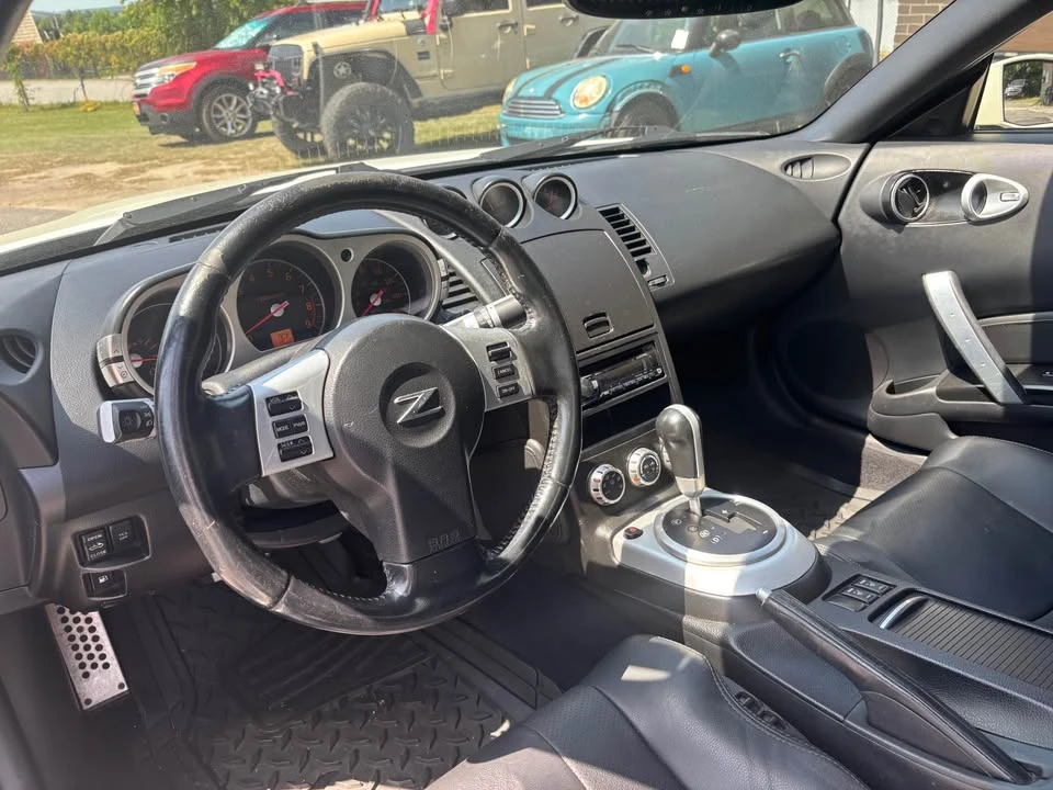 2017 Nissan Z - Image 7 of 8