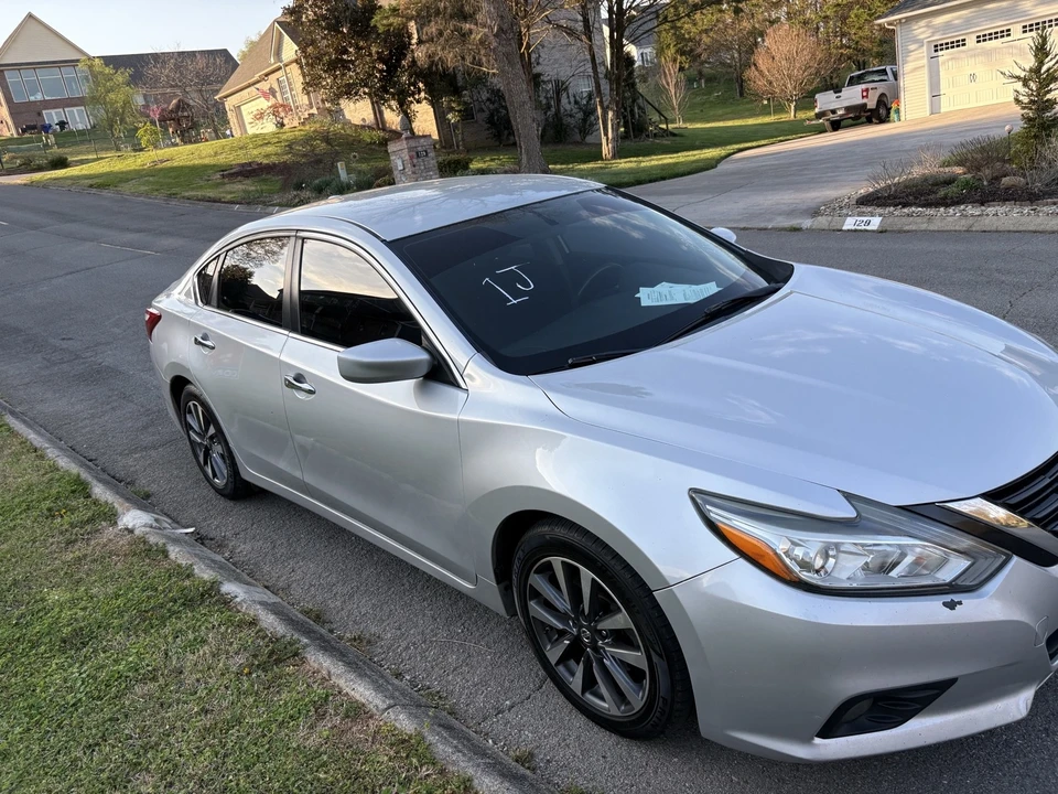 2017 Nissan Altima 5th Gen - Image 2 of 6