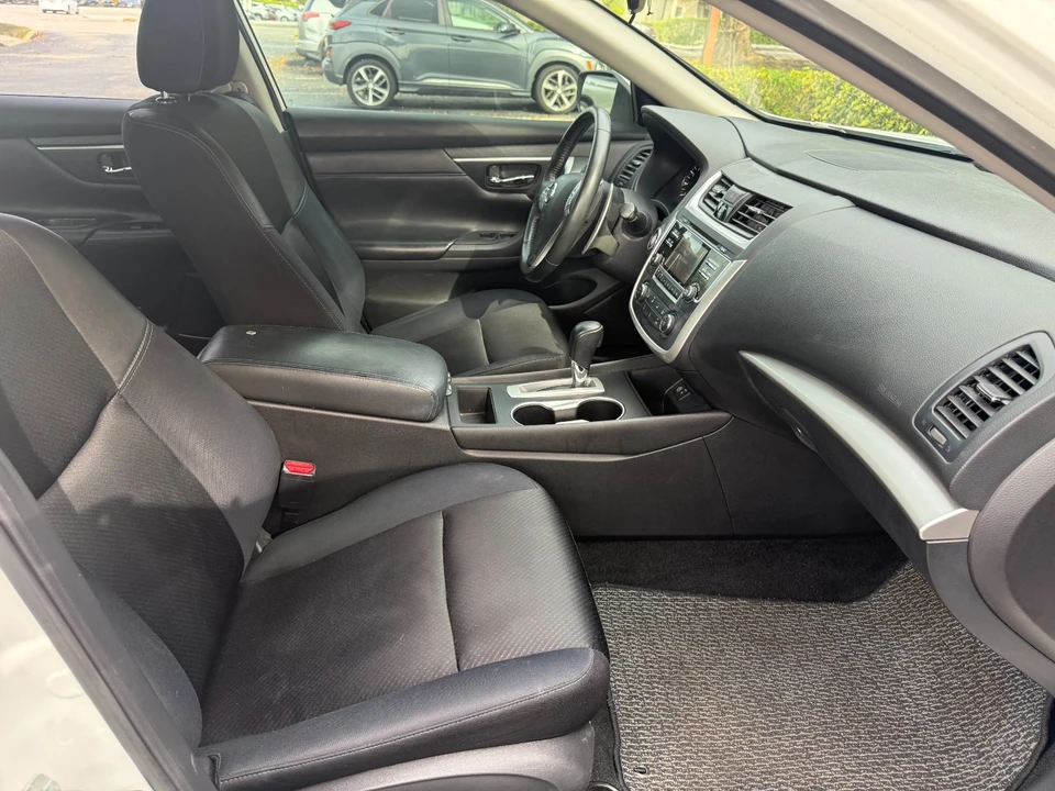 2017 Nissan Altima 5th Gen - Image 4 of 17