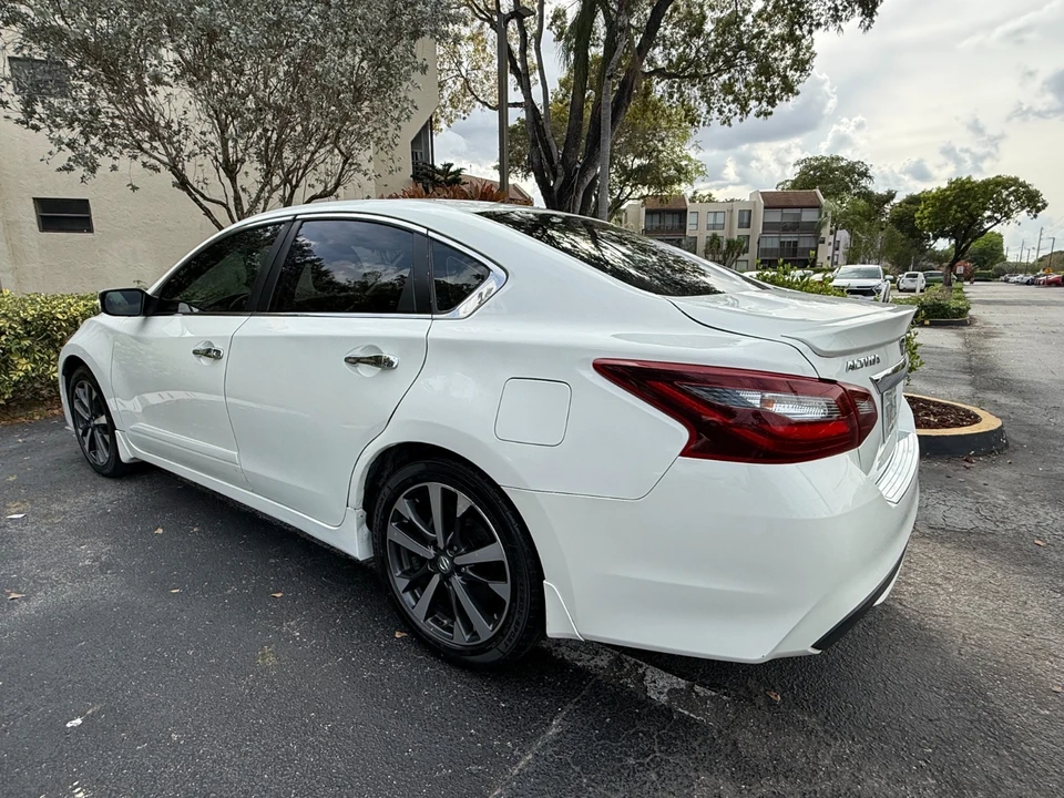 2017 Nissan Altima 5th Gen - Image 3 of 17