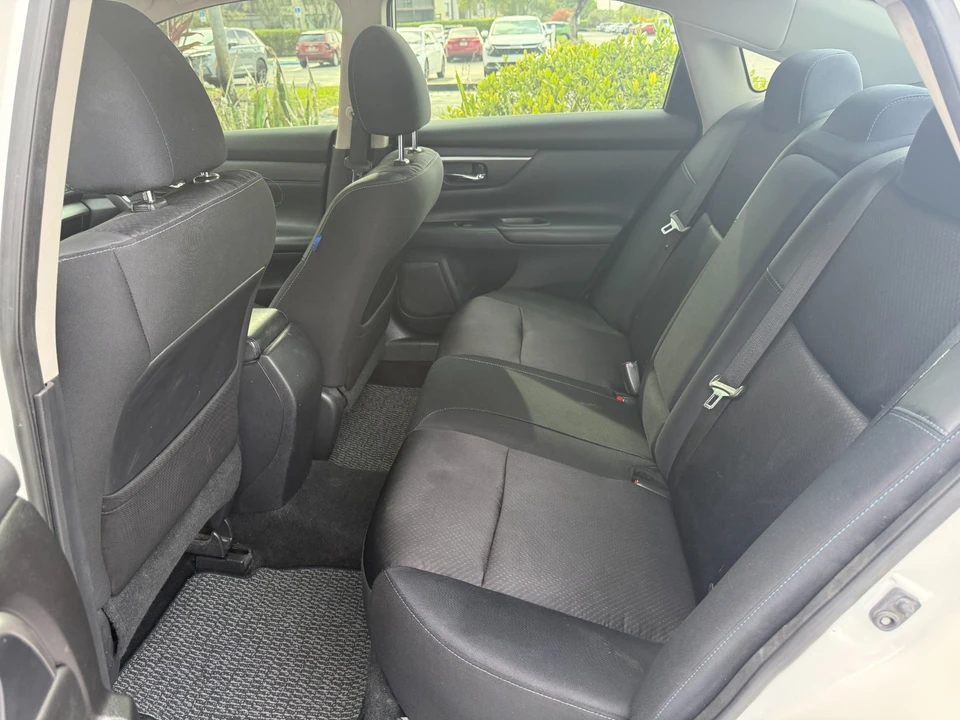 2017 Nissan Altima 5th Gen - Image 11 of 17