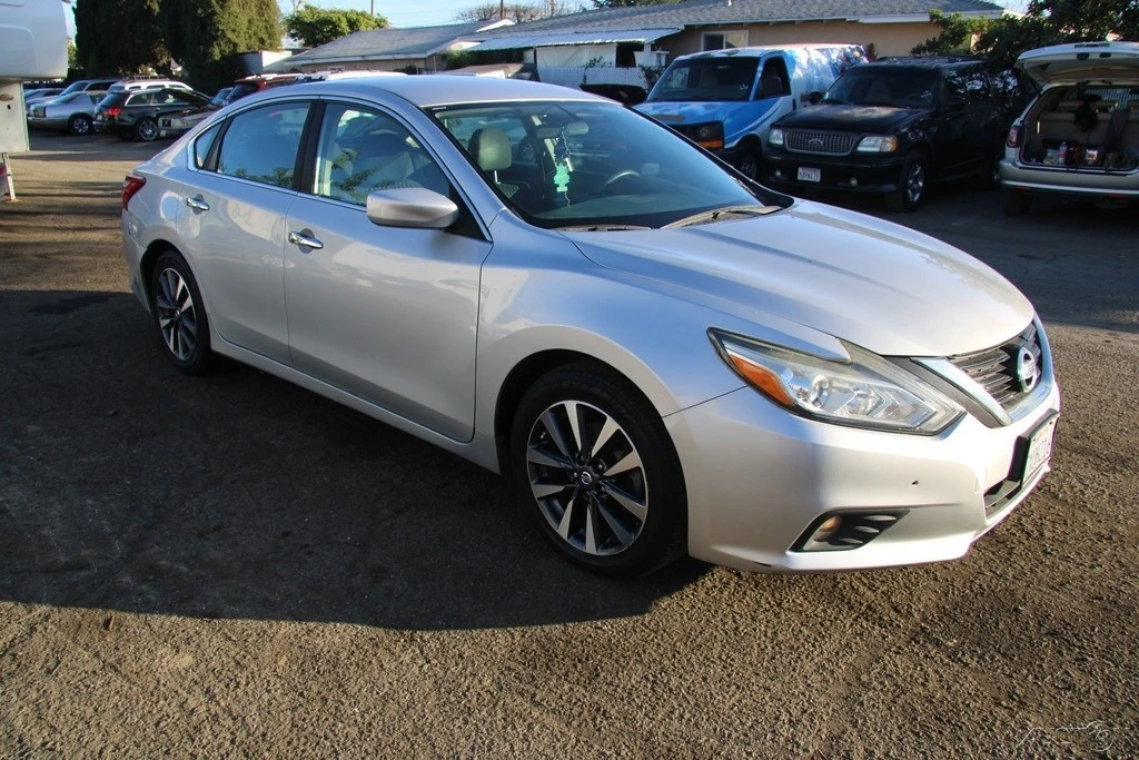 2017 Nissan Altima 5th Gen - Image 2 of 21