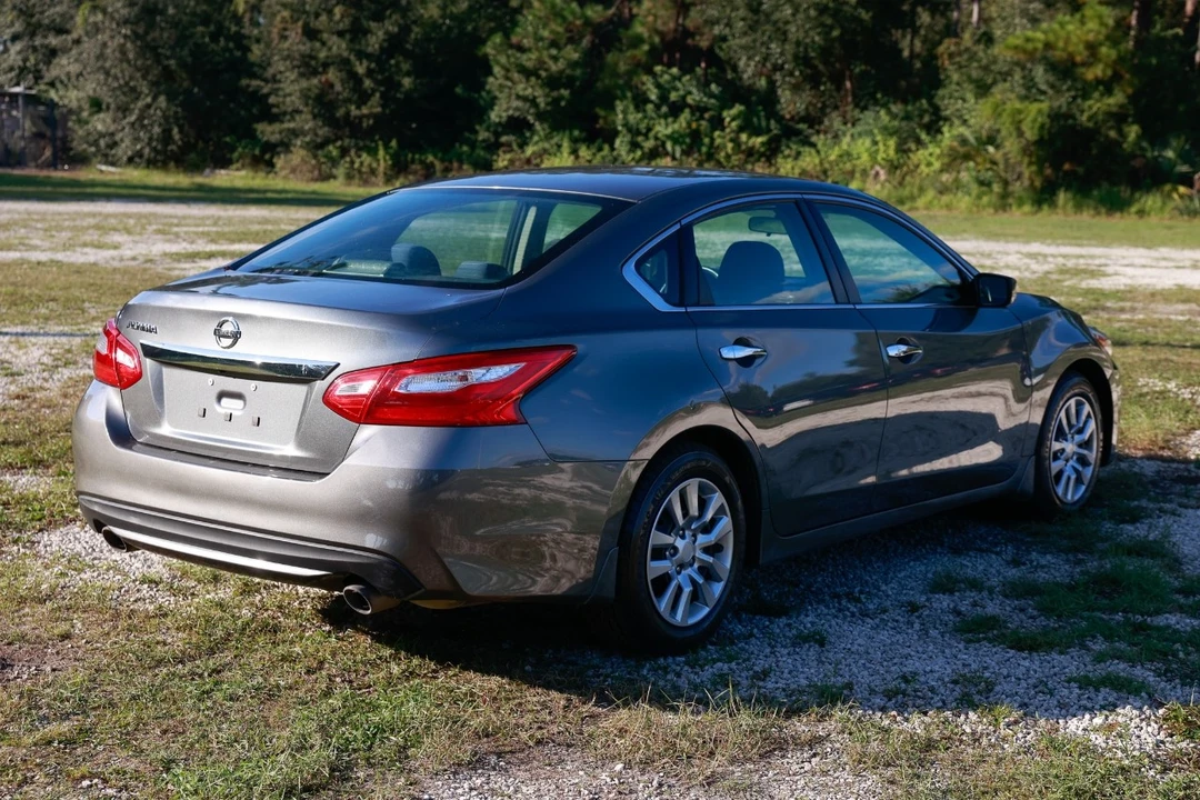 2017 Nissan Altima 5th Gen - Image 11 of 21