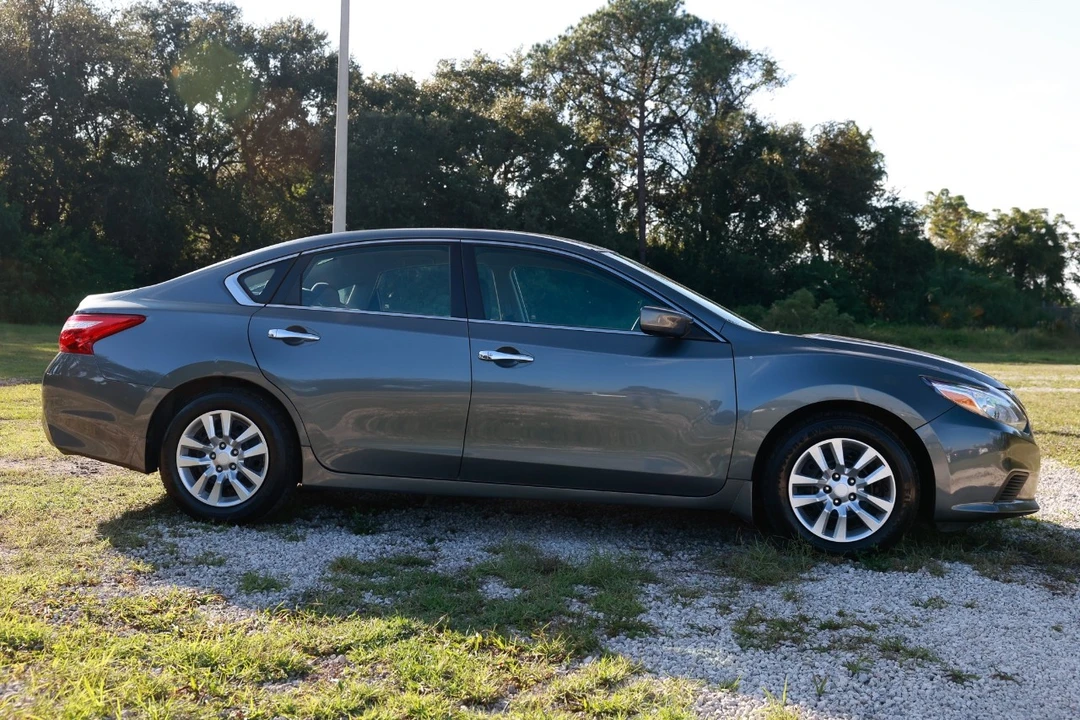 2017 Nissan Altima 5th Gen - Image 13 of 21