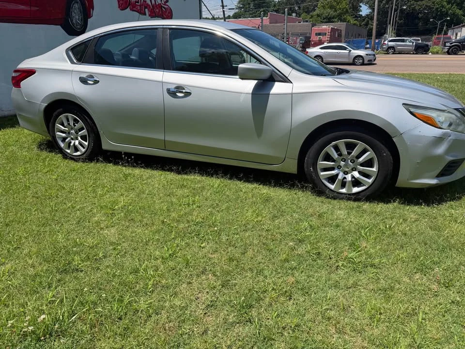 2017 Nissan Altima 5th Gen - Image 4 of 13