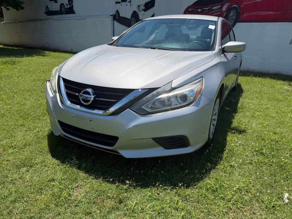 2017 Nissan Altima 5th Gen - Image 2 of 13
