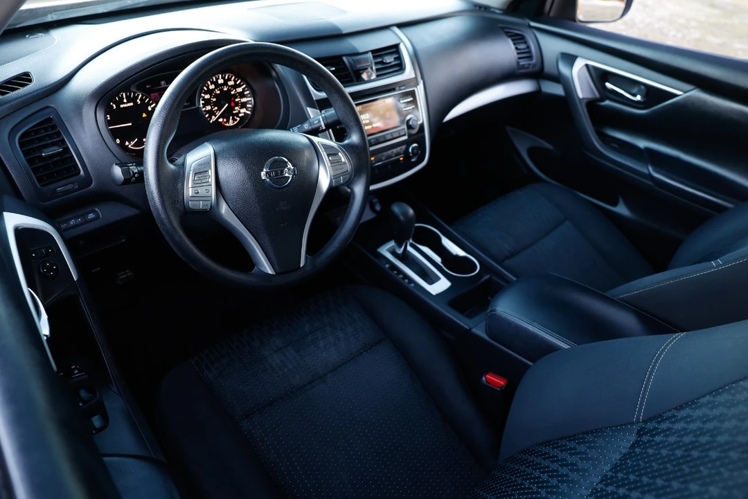 2017 Nissan Altima 5th Gen - Image 4 of 12