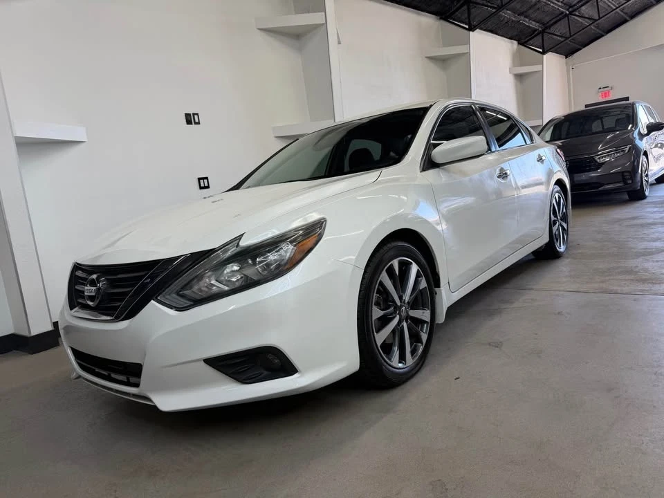 2017 Nissan Altima 5th Gen - Image 5 of 10