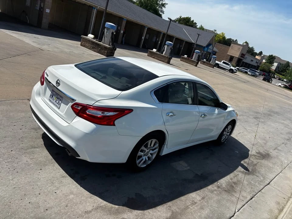 2017 Nissan Altima 5th Gen - Image 2 of 12