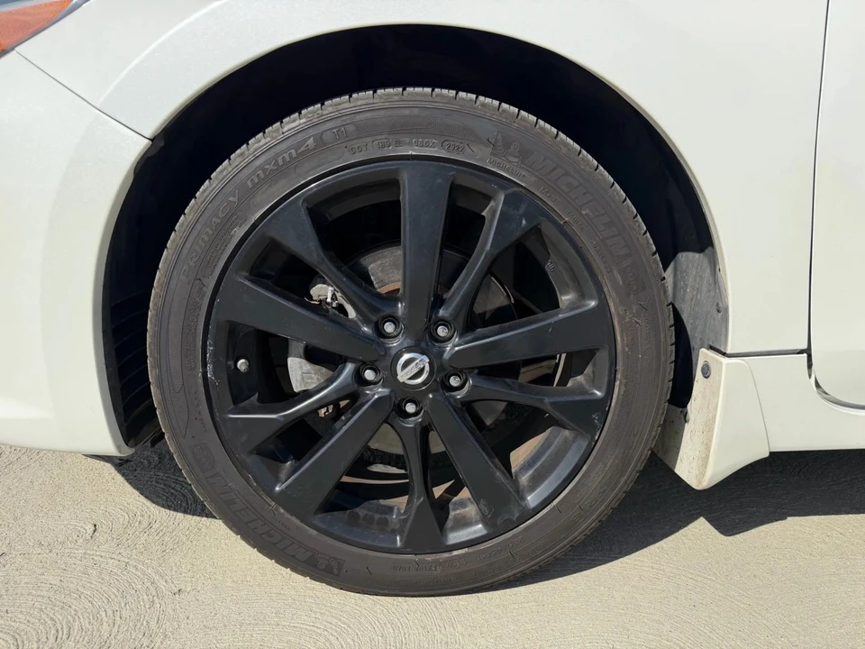 2017 Nissan Altima 5th Gen - Image 18 of 19