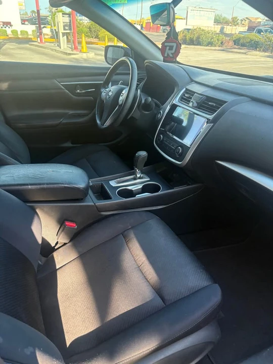 2017 Nissan Altima 5th Gen - Image 5 of 10