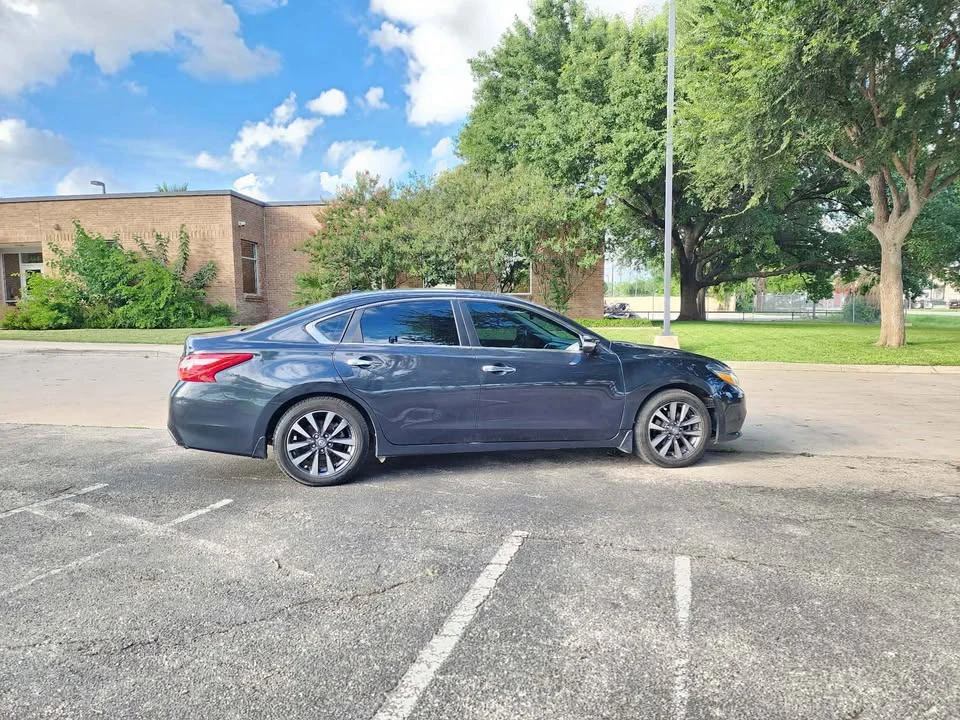 2017 Nissan Altima 5th Gen - Image 5 of 15