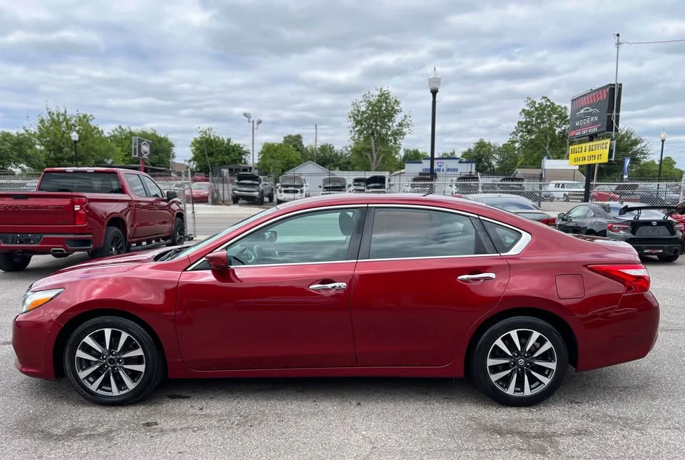 2017 Nissan Altima 5th Gen - Image 5 of 17