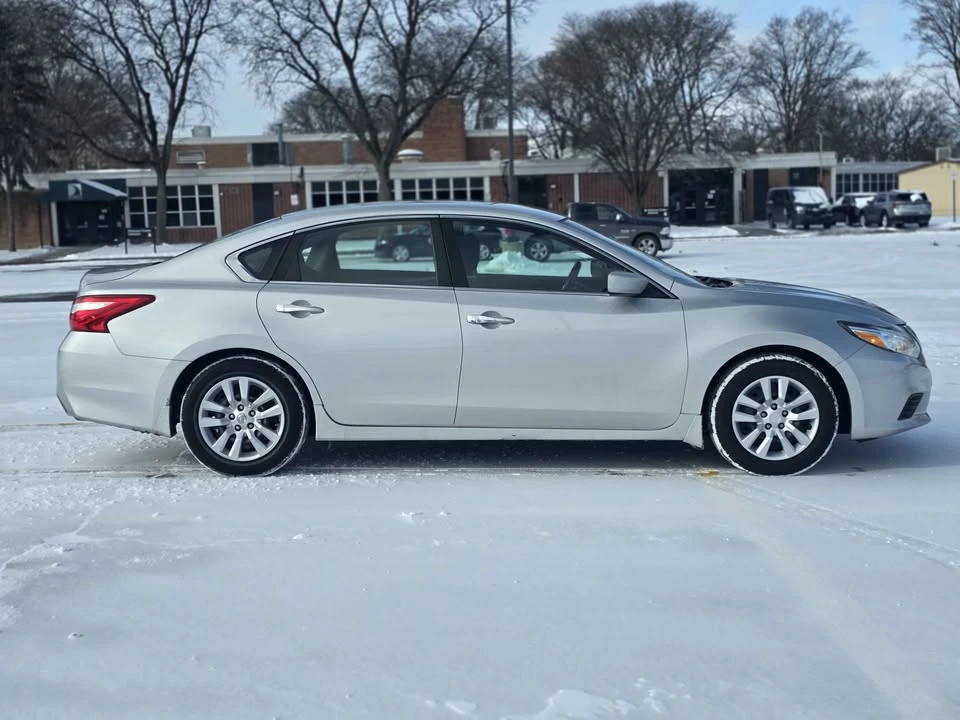 2017 Nissan Altima 5th Gen - Image 4 of 18