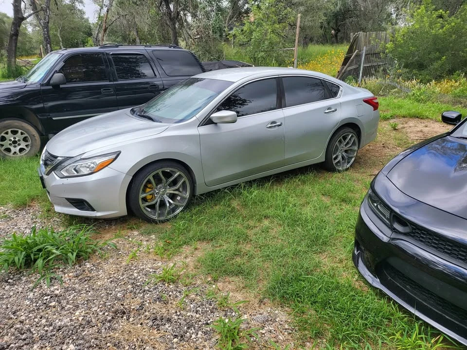 2017 Nissan Altima 5th Gen - Image 2 of 4
