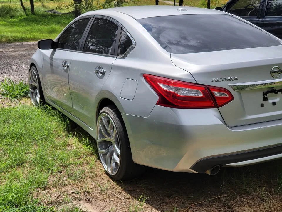 2017 Nissan Altima 5th Gen - Image 4 of 4