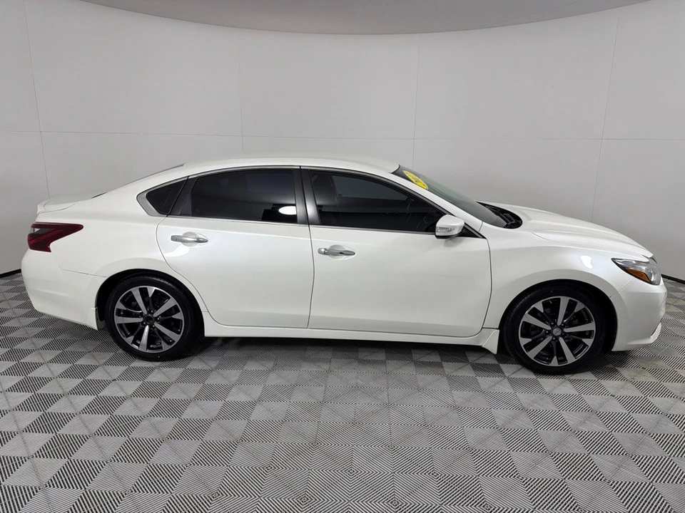 2017 Nissan Altima 5th Gen - Image 4 of 21