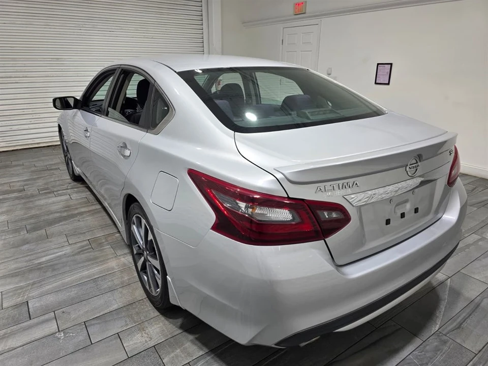 2017 Nissan Altima 5th Gen - Image 11 of 21