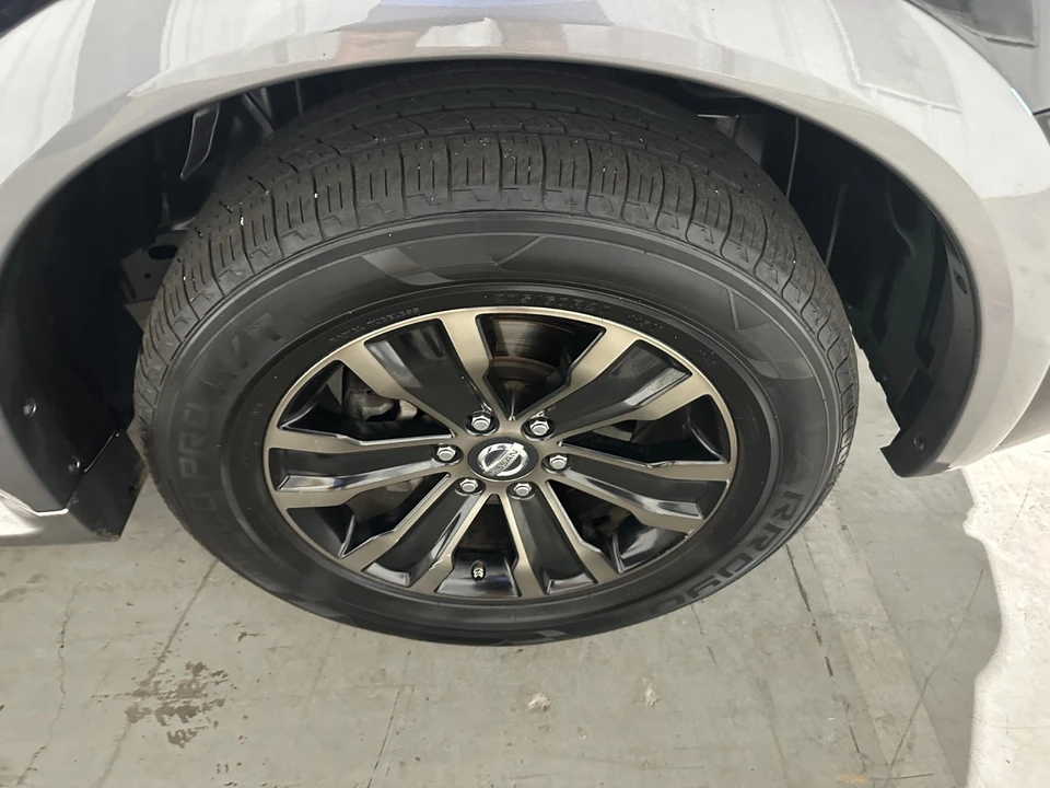 2017 Nissan Armada - Image 8 of 21