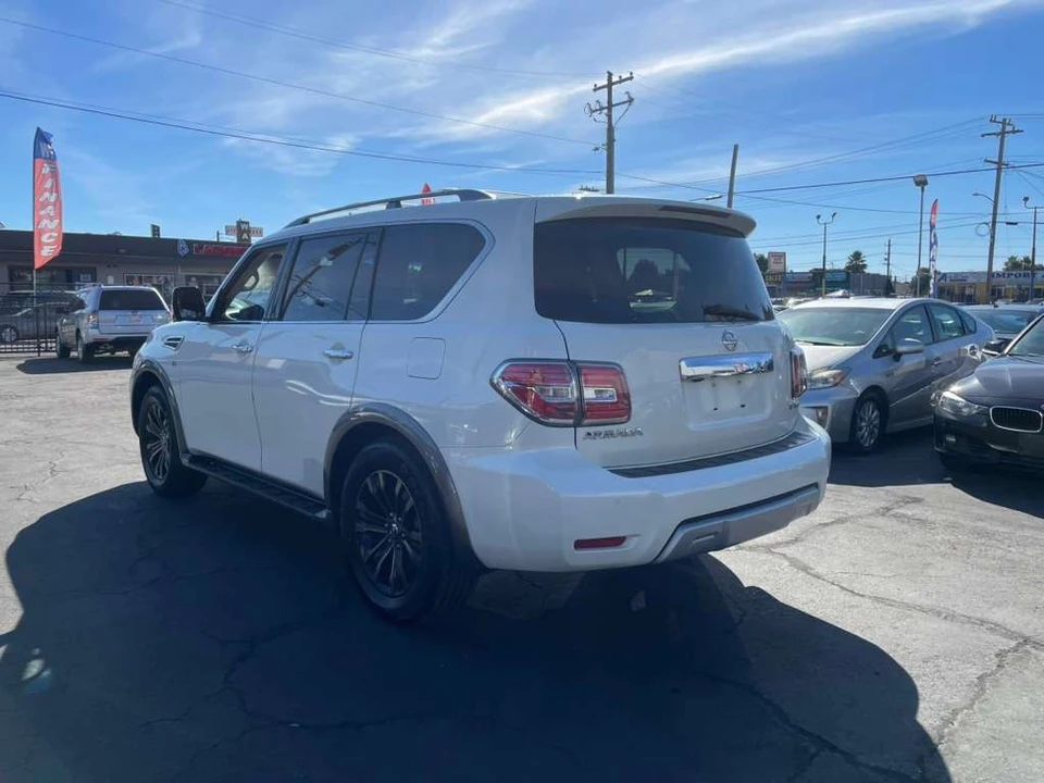 2017 Nissan Armada - Image 4 of 17