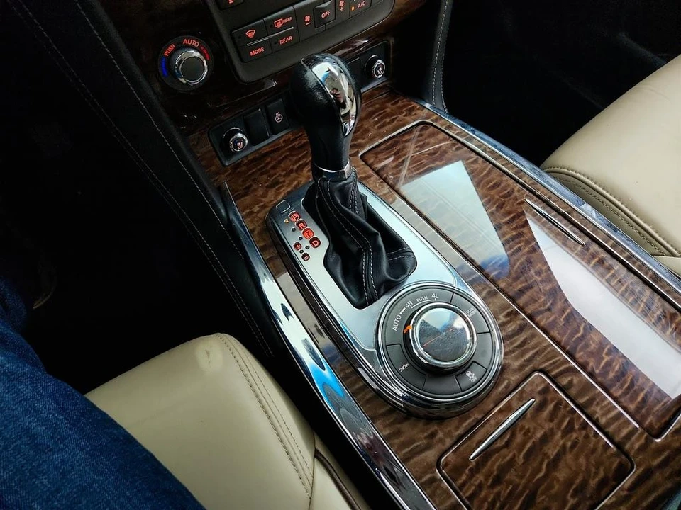 2017 Nissan Armada - Image 18 of 21