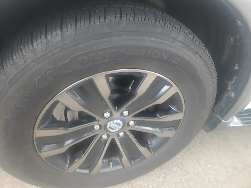 2017 Nissan Armada - Image 8 of 12