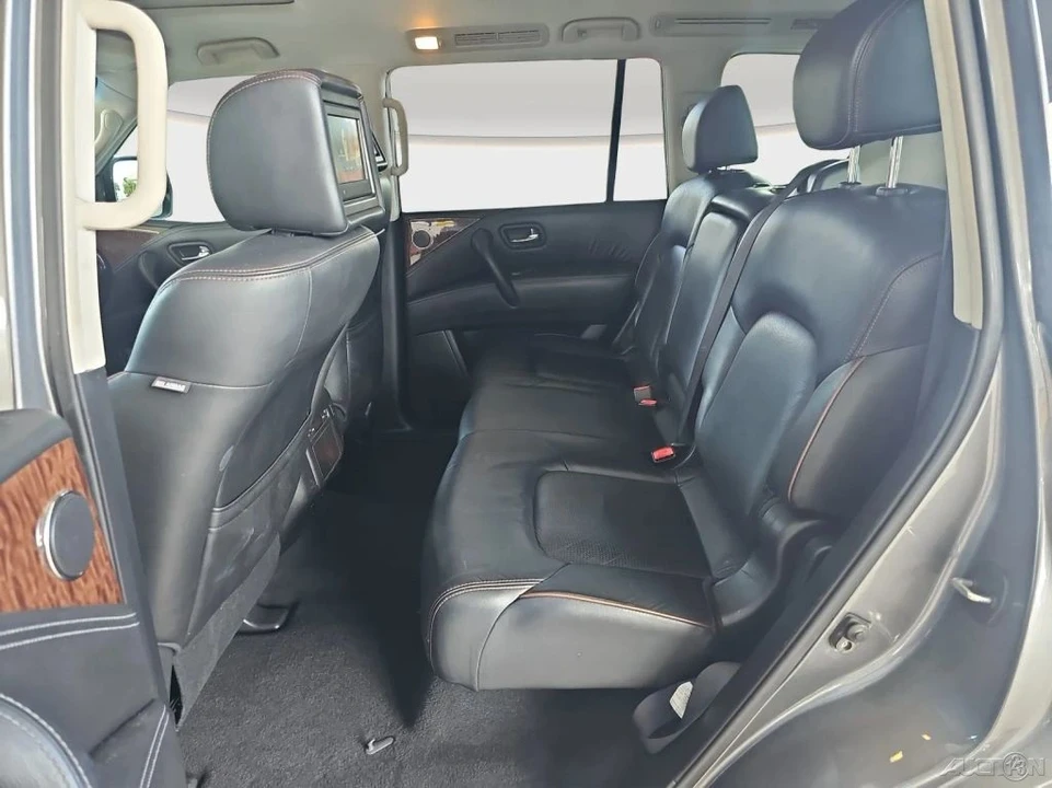 2017 Nissan Armada - Image 14 of 21