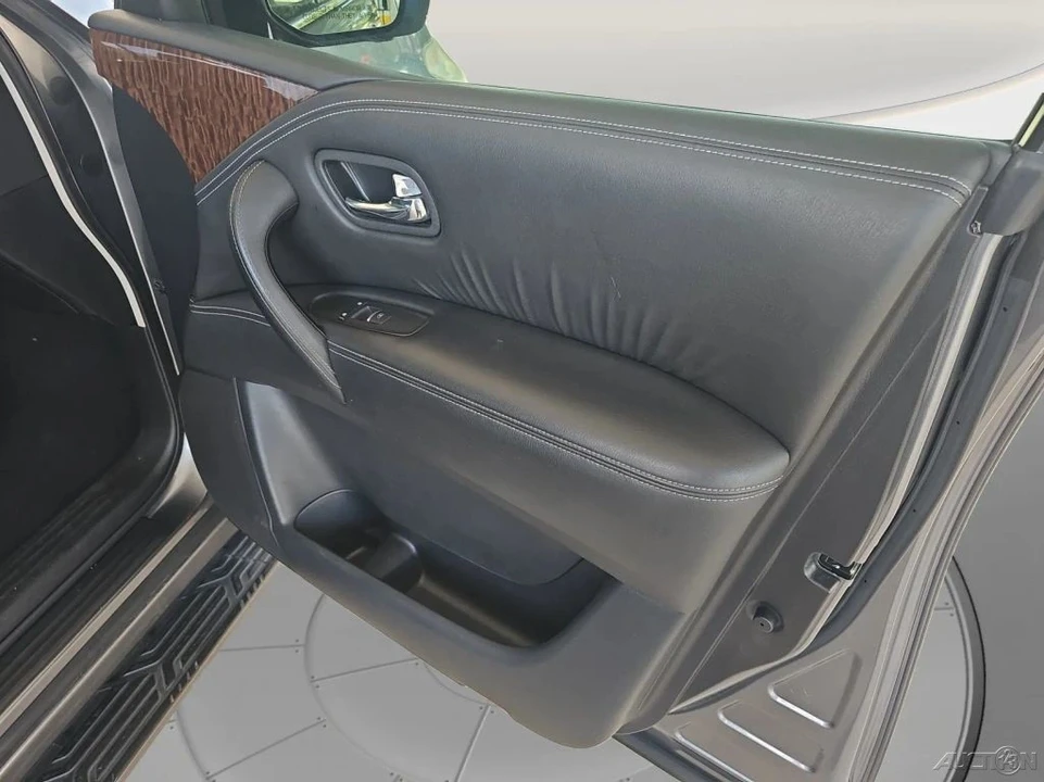 2017 Nissan Armada - Image 18 of 21