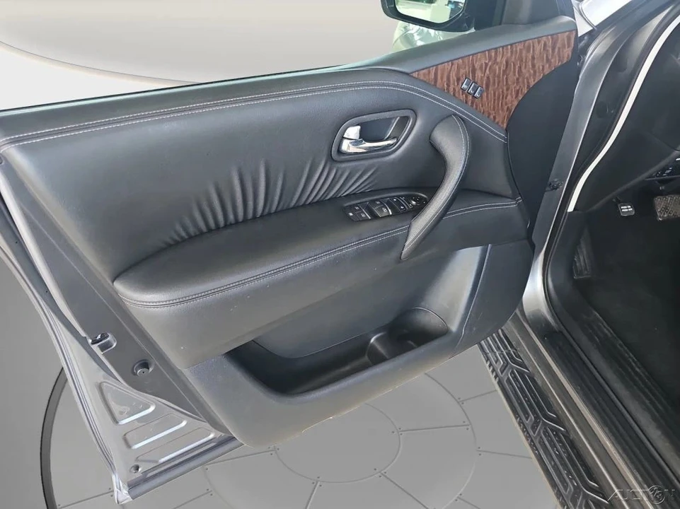 2017 Nissan Armada - Image 13 of 21
