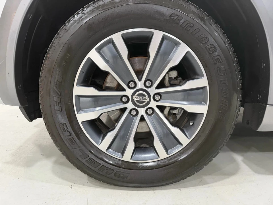 2017 Nissan Armada - Image 19 of 20