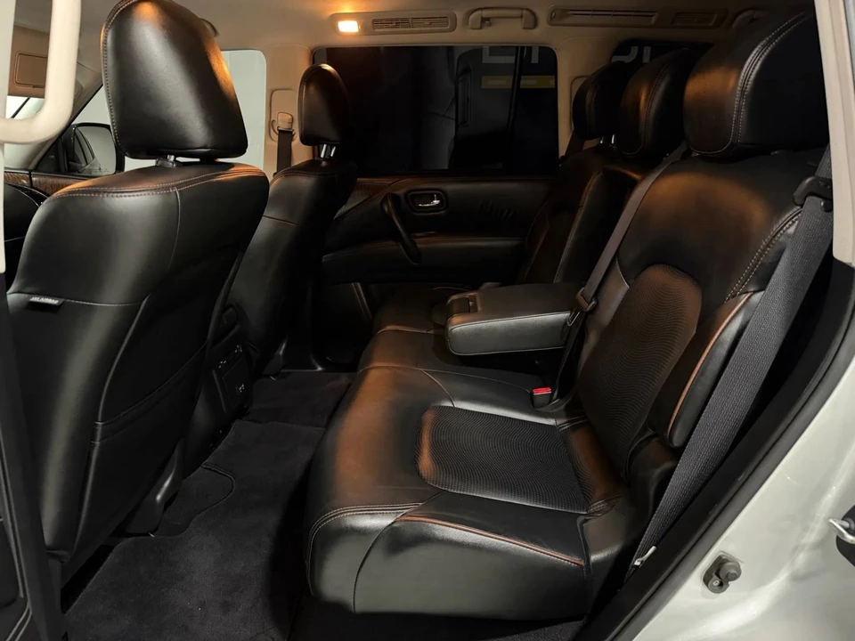 2017 Nissan Armada - Image 8 of 21
