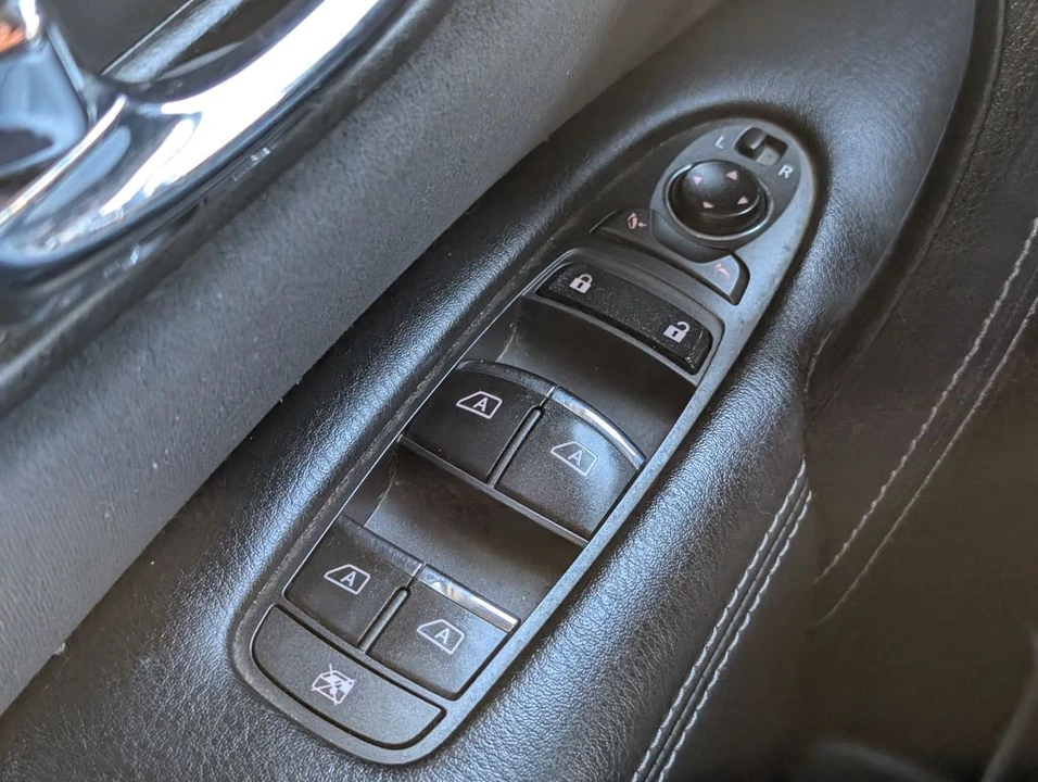 2017 Nissan Armada - Image 11 of 26