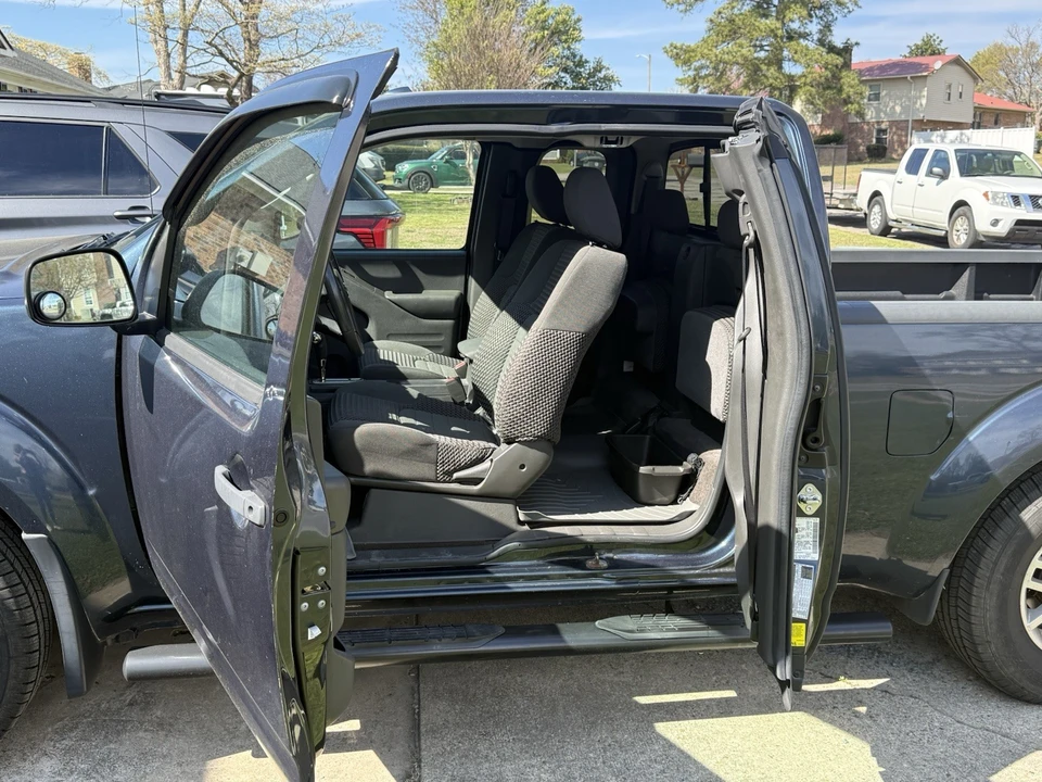 2017 Nissan Frontier 2nd Gen - Image 5 of 13