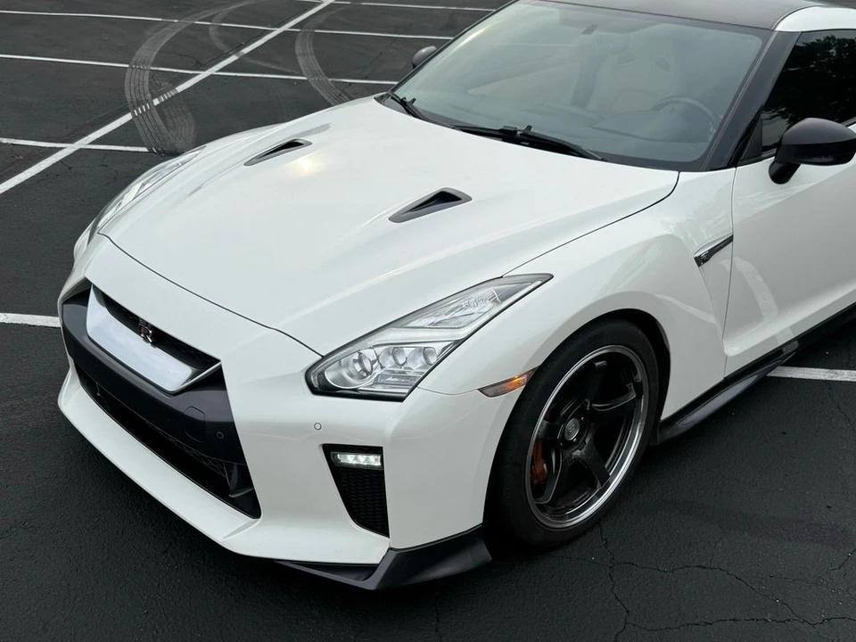 2017 Nissan R35 GT-R Premium - Image 2 of 31