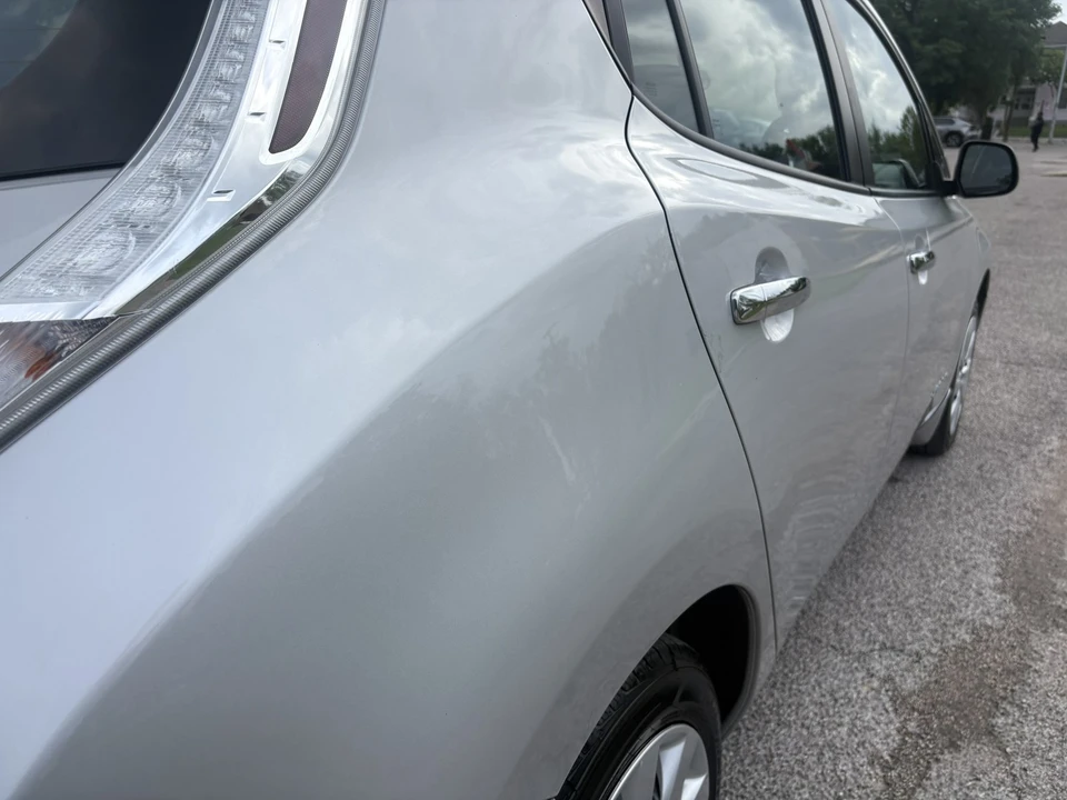2017 Nissan Leaf - Image 11 of 21