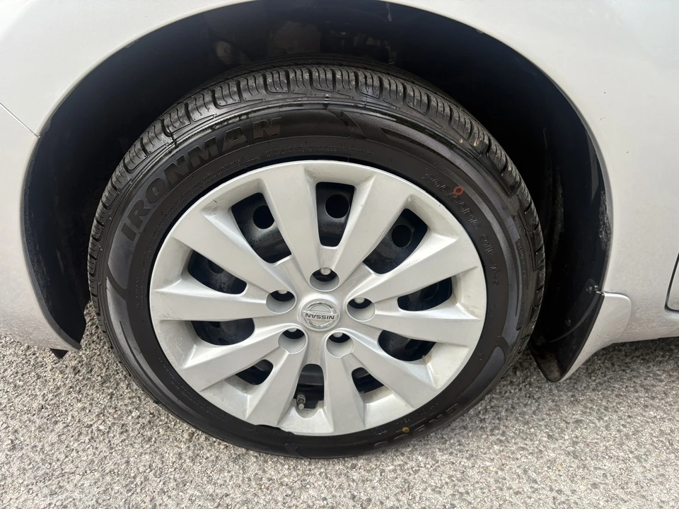 2017 Nissan Leaf - Image 16 of 21