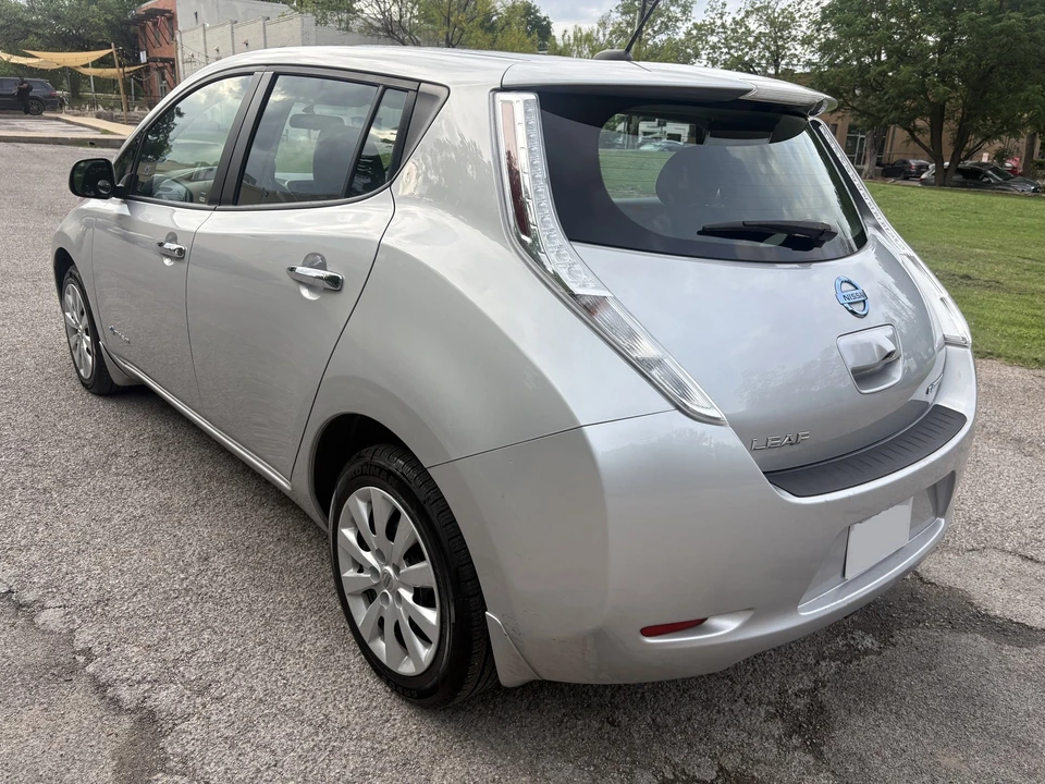 2017 Nissan Leaf - Image 5 of 21