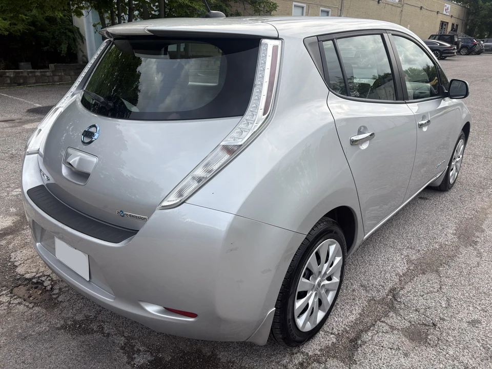 2017 Nissan Leaf - Image 7 of 21