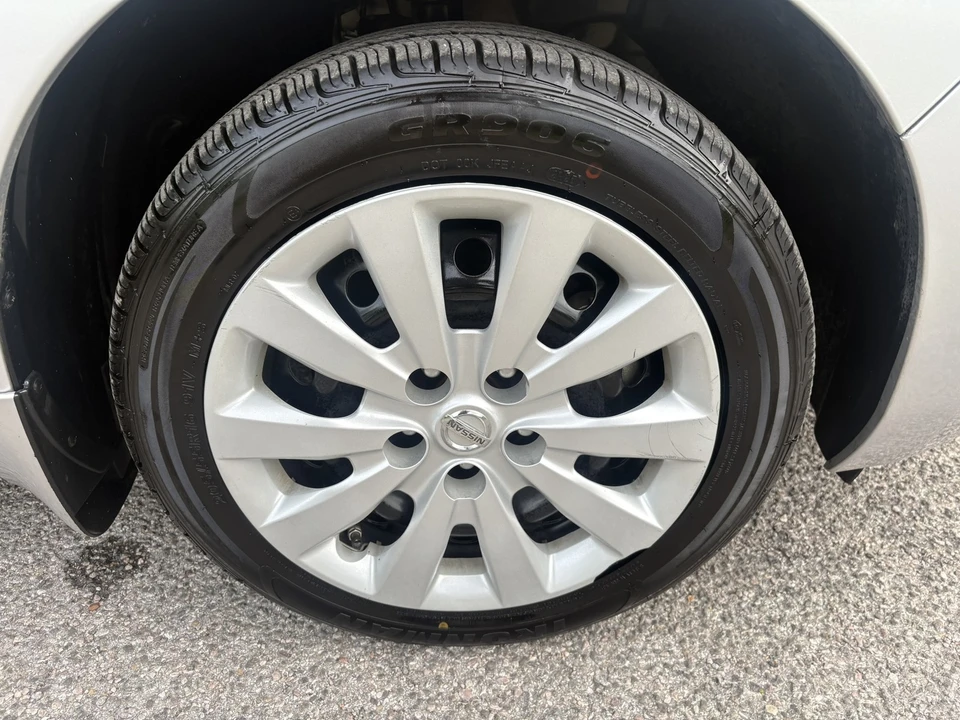 2017 Nissan Leaf - Image 15 of 21