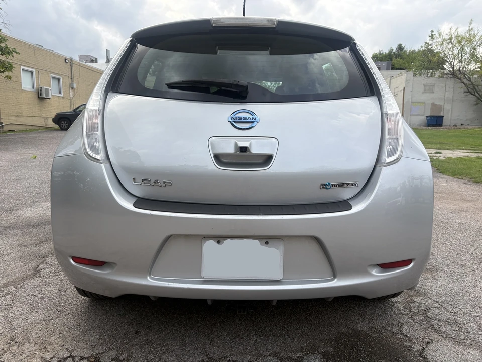2017 Nissan Leaf - Image 6 of 21