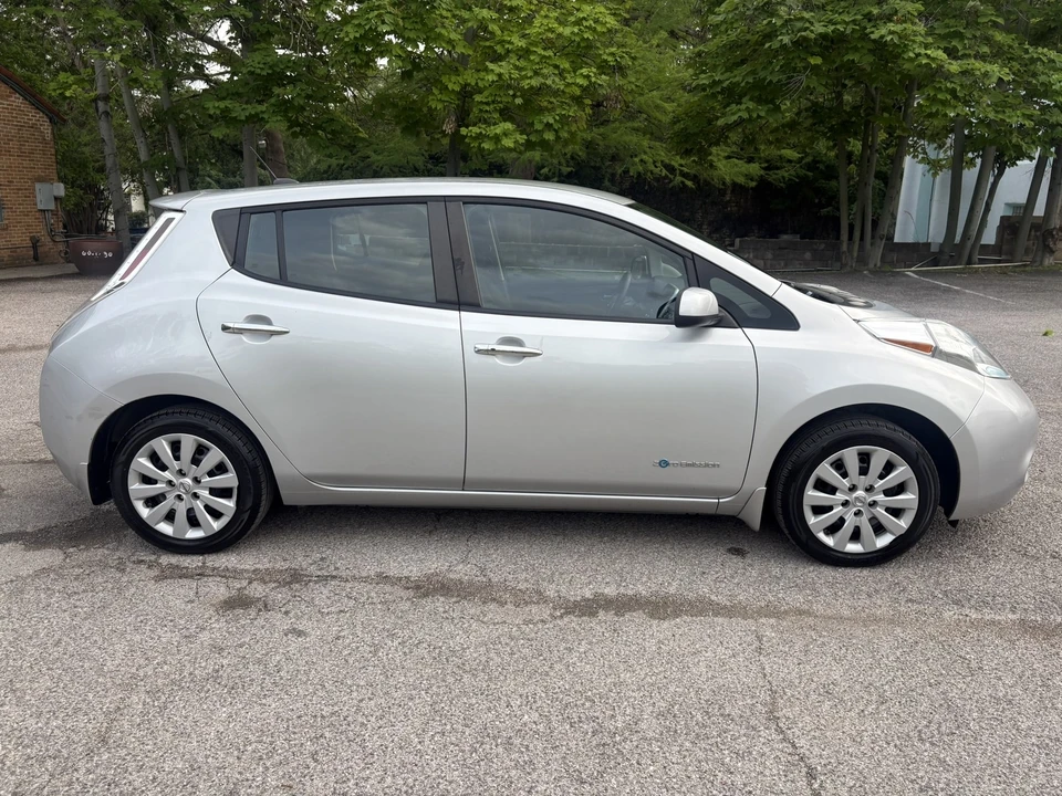 2017 Nissan Leaf - Image 12 of 21