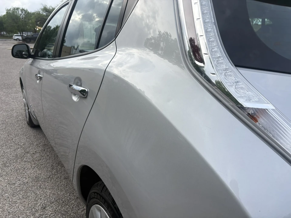 2017 Nissan Leaf - Image 9 of 21