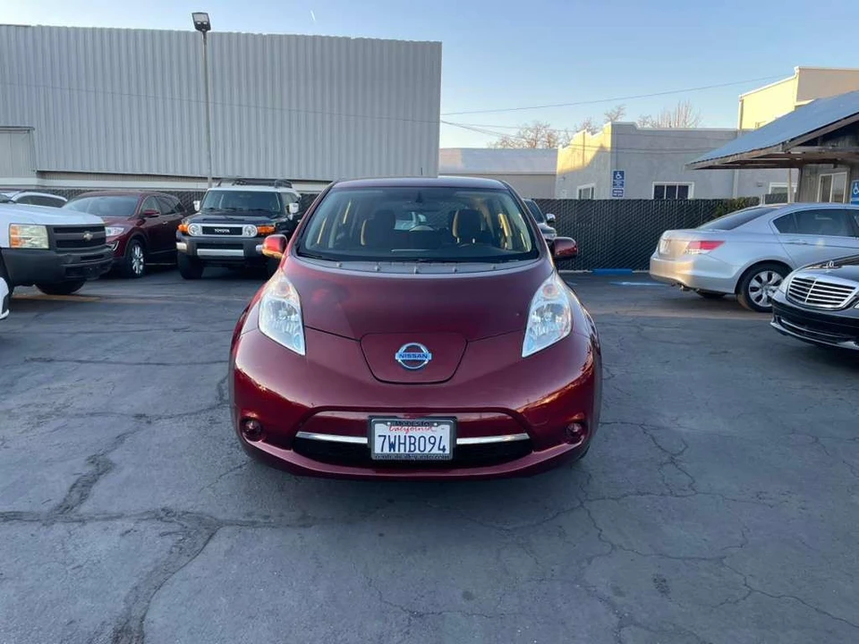 2017 Nissan Leaf - Image 2 of 17