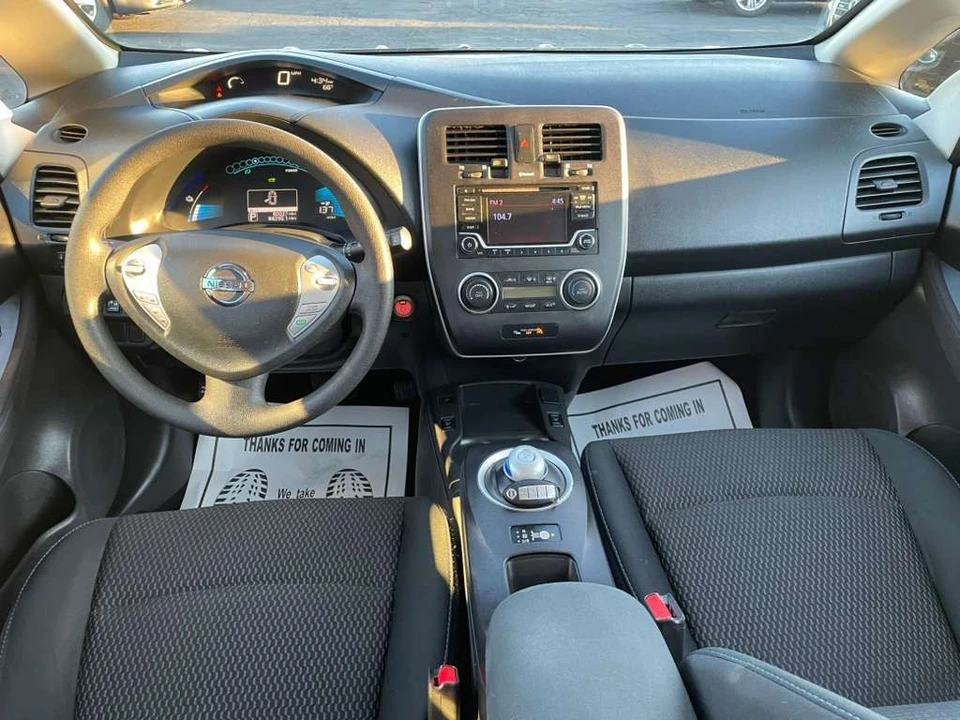 2017 Nissan Leaf - Image 10 of 17