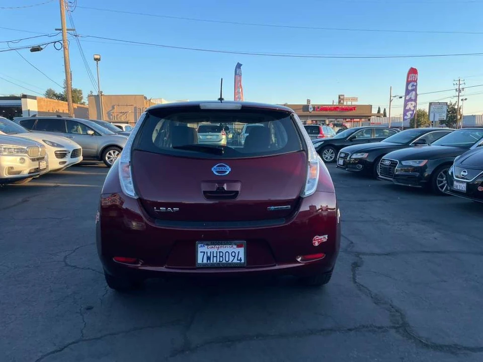 2017 Nissan Leaf - Image 5 of 17