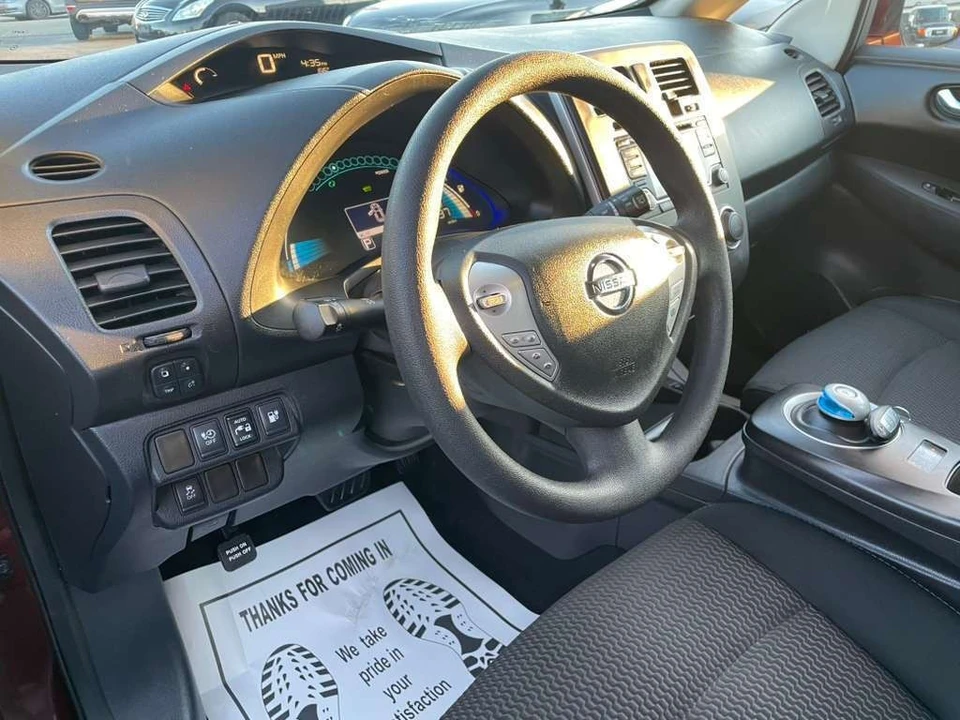 2017 Nissan Leaf - Image 8 of 17